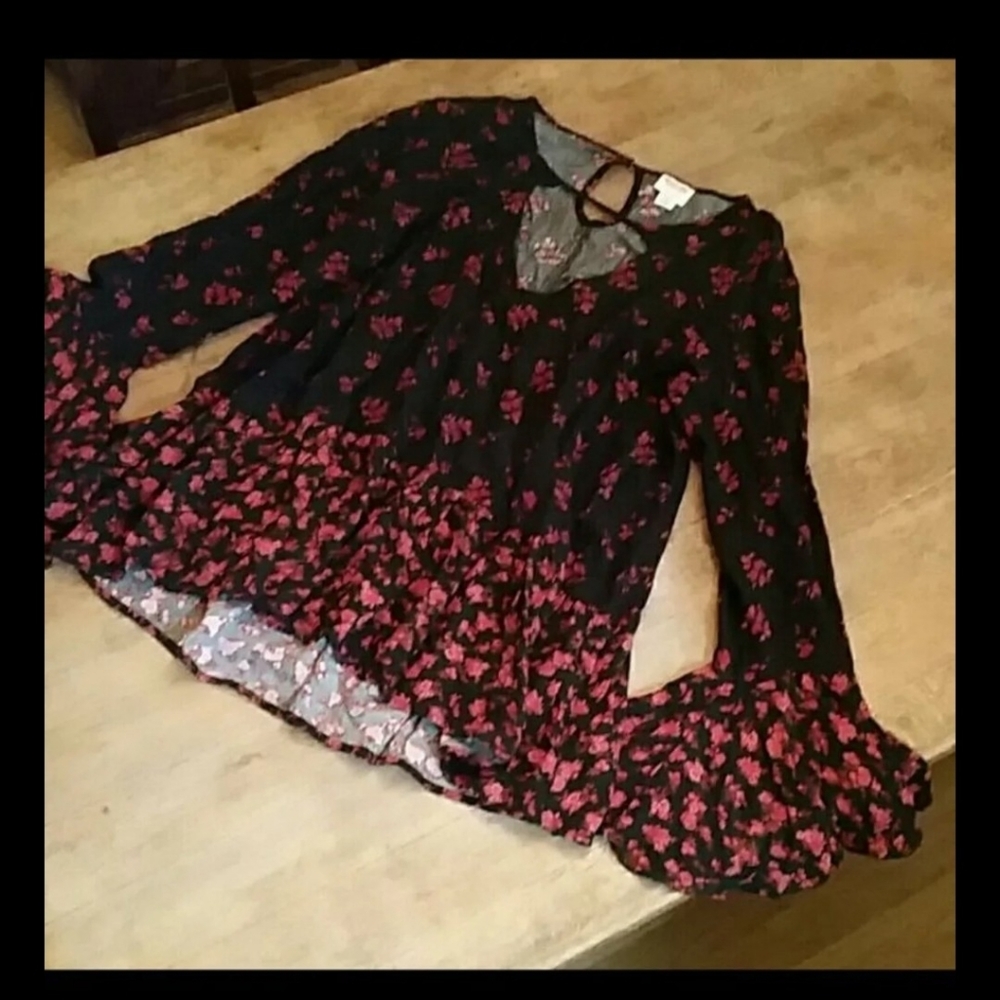 Bell sleeved floral top